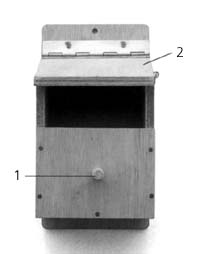 Открытый синичник, в котором могут гнездиться трясогузки: 1 – насест; 2 – откидная крышка